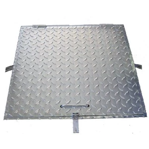Aknafedlap zárható horganyzott 600x600mm