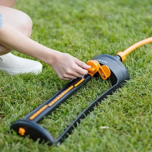 Fiskars Comfort négyszög esőztető víztakarékos 150-300m2