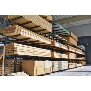 Fenyő fűrészáru 3x5x400cm 0,006m3
