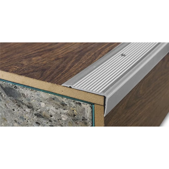 Profilplast furatos lépcsőélvédő, alu 45x23 mm, eloxált matt ezüst 2,7fm